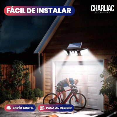 Luz solar de pared iluminando el garaje de noche, fácil de instalar