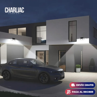 Luz solar en la fachada de una casa de noche