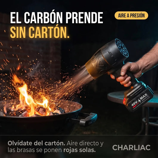 Soplador Inalámbrico Pro avivando el carbón de la parrilla sin cartón